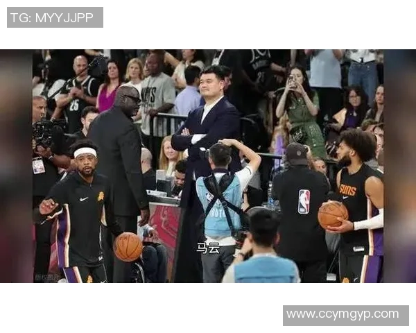 NBA球星亲临足球赛场看球，跨界球迷互动引爆赛场热情